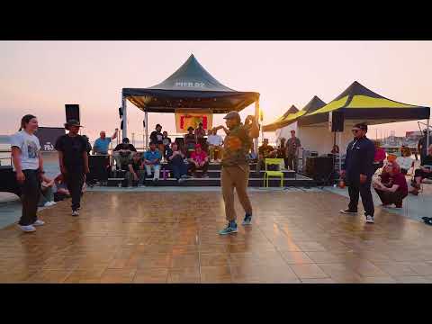 Jaela & Suze vs. Simon & Gi