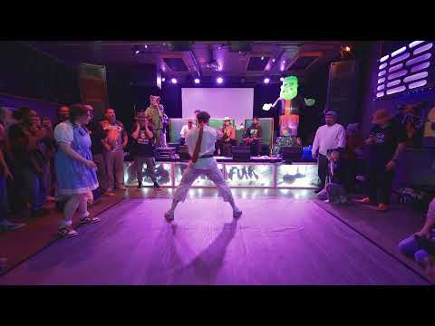 Poppin Dorothy vs. B-Almighty