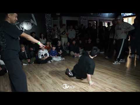 Outsiderz vs Massive Monkees